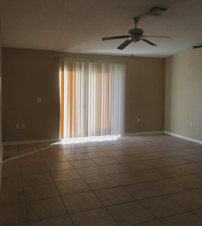 Foto del edificio - 2044 Corner Meadow Cir
