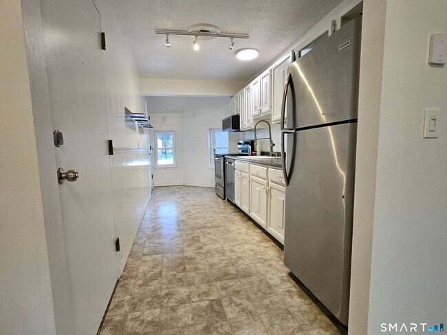 Foto del edificio - 48 Wellington Dr