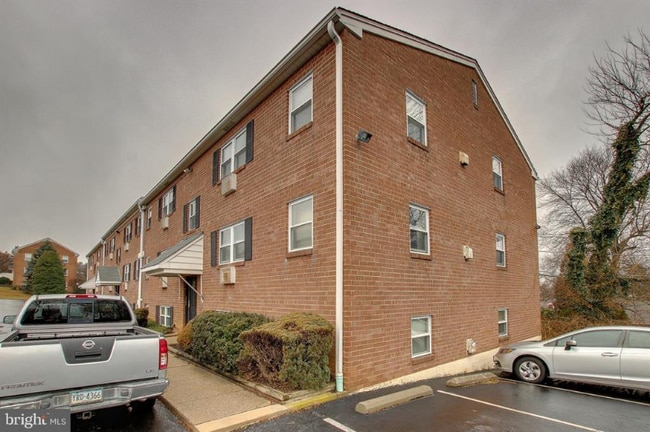 Building Photo - 1 Radnor Dr