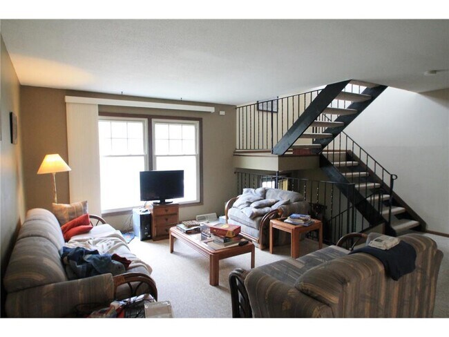 Building Photo - 2104 Highwood Ave E