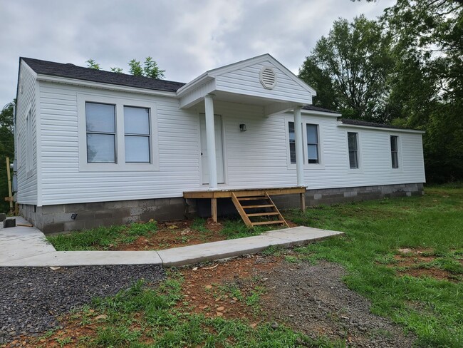 Building Photo - Introducing a newly remodeled 3-bedroom, 2...