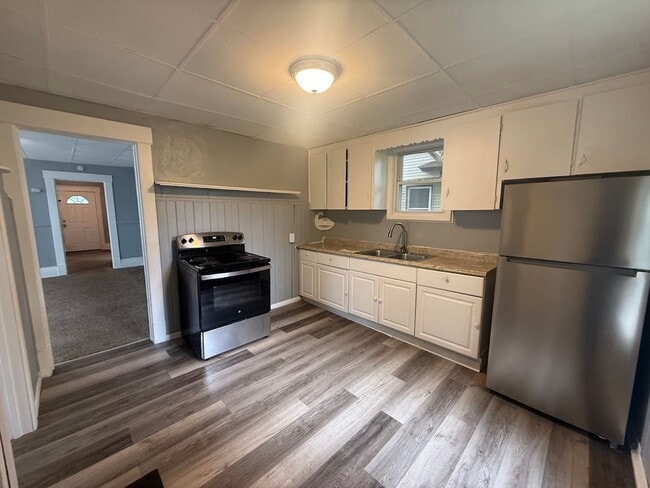 Building Photo - 812 Green Ave SW
