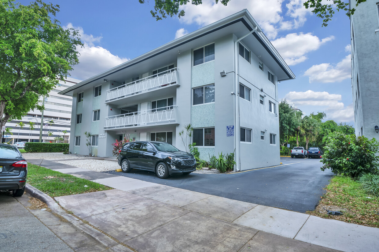 Primary Photo - Santina Apartments