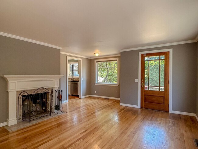 Building Photo - Lovely 4bd/2bth Haller Lake Home in North Seattle, $3,995/mo.