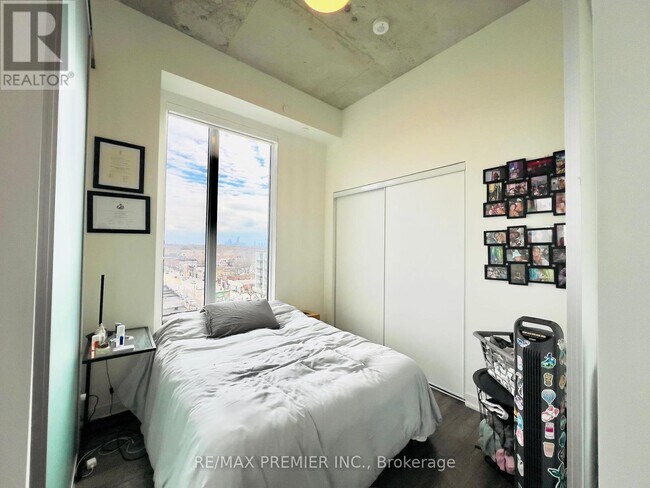 Photo du bâtiment - 705-1808 ST CLAIR Ave
