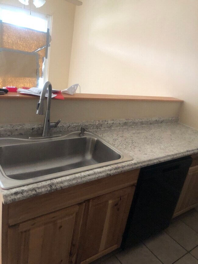 Foto del edificio - 5216 Cross Creek Dr
