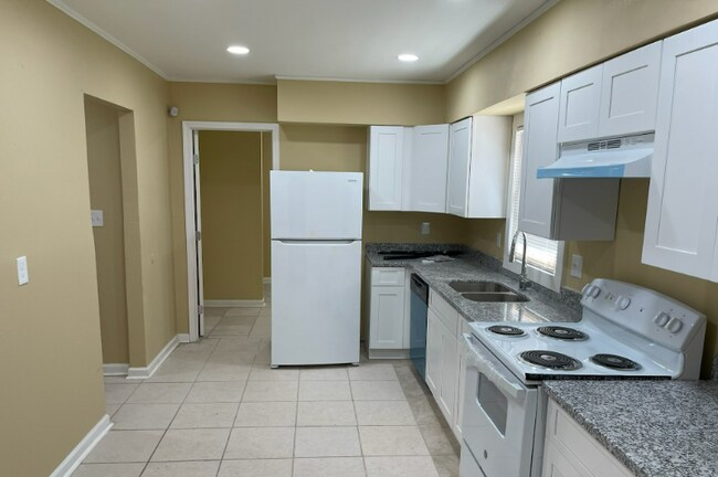 Foto del edificio - 10820 Dreux Ave