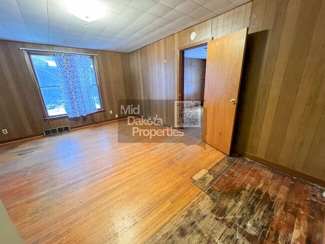 Building Photo - 510 W 4th Ave