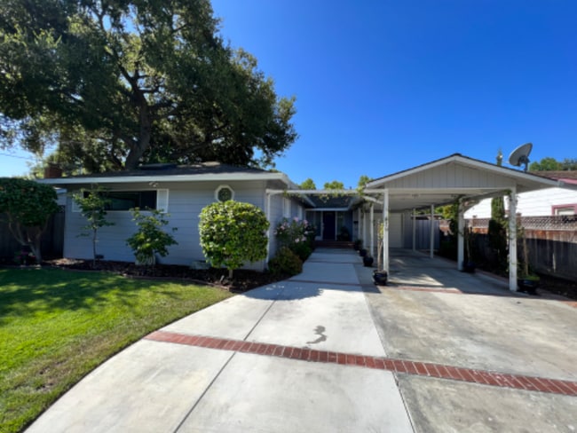 Building Photo - 419 Okeefe St