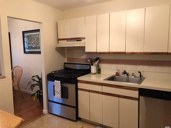 Foto del edificio - 328 Lakeland Ave
