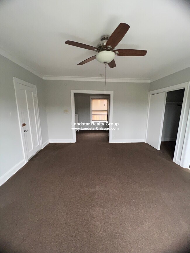 Foto del edificio - 7645 N Rogers Ave
