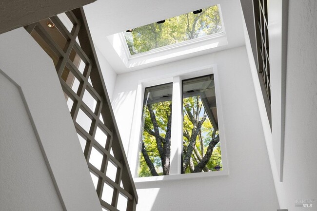 Building Photo - 19 Venado Dr