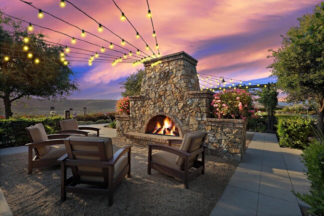 Building Photo - Sendero Gateway Apartment Homes