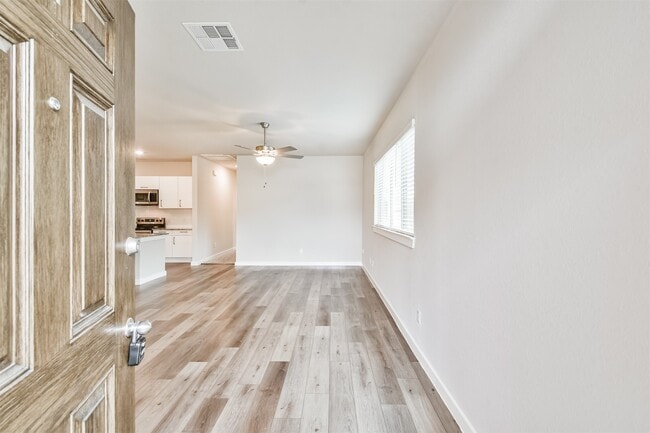 Building Photo - 25141 Pacific Wren Dr