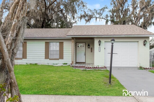 Building Photo - 8311 Esperanza St