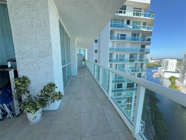 Foto del edificio - 16400 Collins Ave