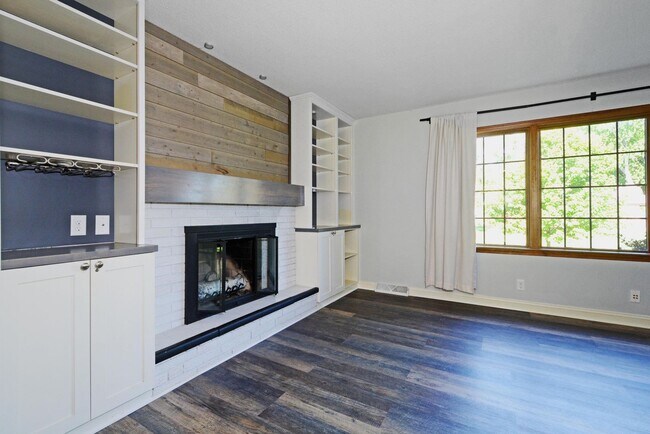 Foto del edificio - Beautiful 3-Bed 3-Bath Home in Golden Valley - Available 6/1!