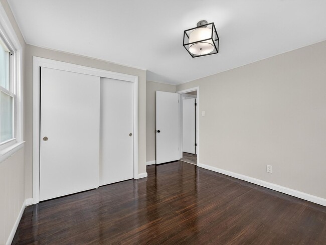 Building Photo - 206 Ava Ave