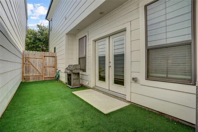 Foto del edificio - 5905 Petty St
