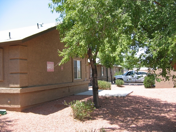 Primary Photo - 7541 N 21st Ave