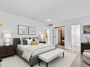 Building Photo - 5001 W Oakland Park Blvd