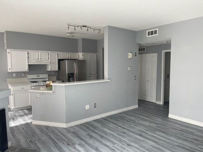 Foto del edificio - 2 Bedroom Condo in Silverado Ranch!
