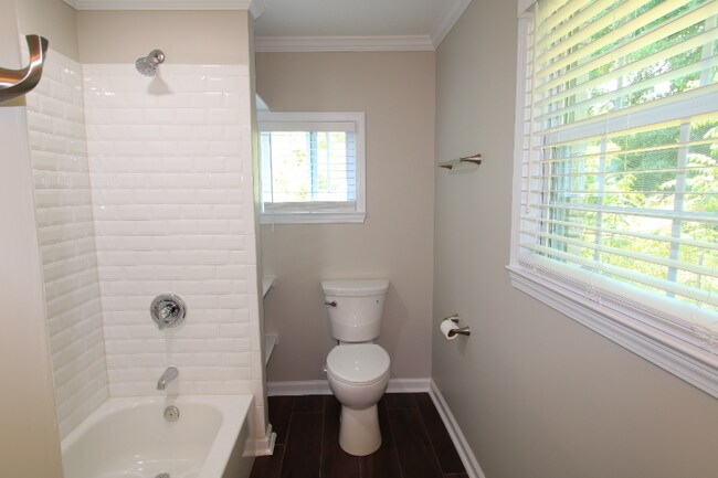 Foto del edificio - 895 Brackett Rd