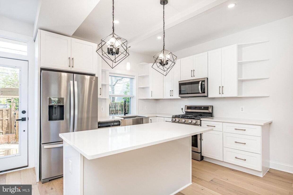 Foto principal - 718 K St NE