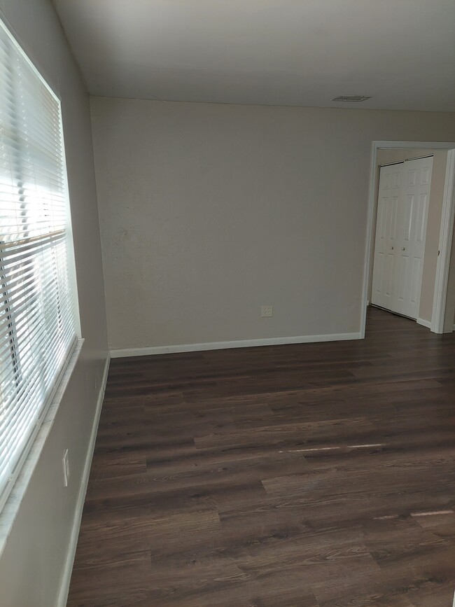 Building Photo - 4389 Edward Rd