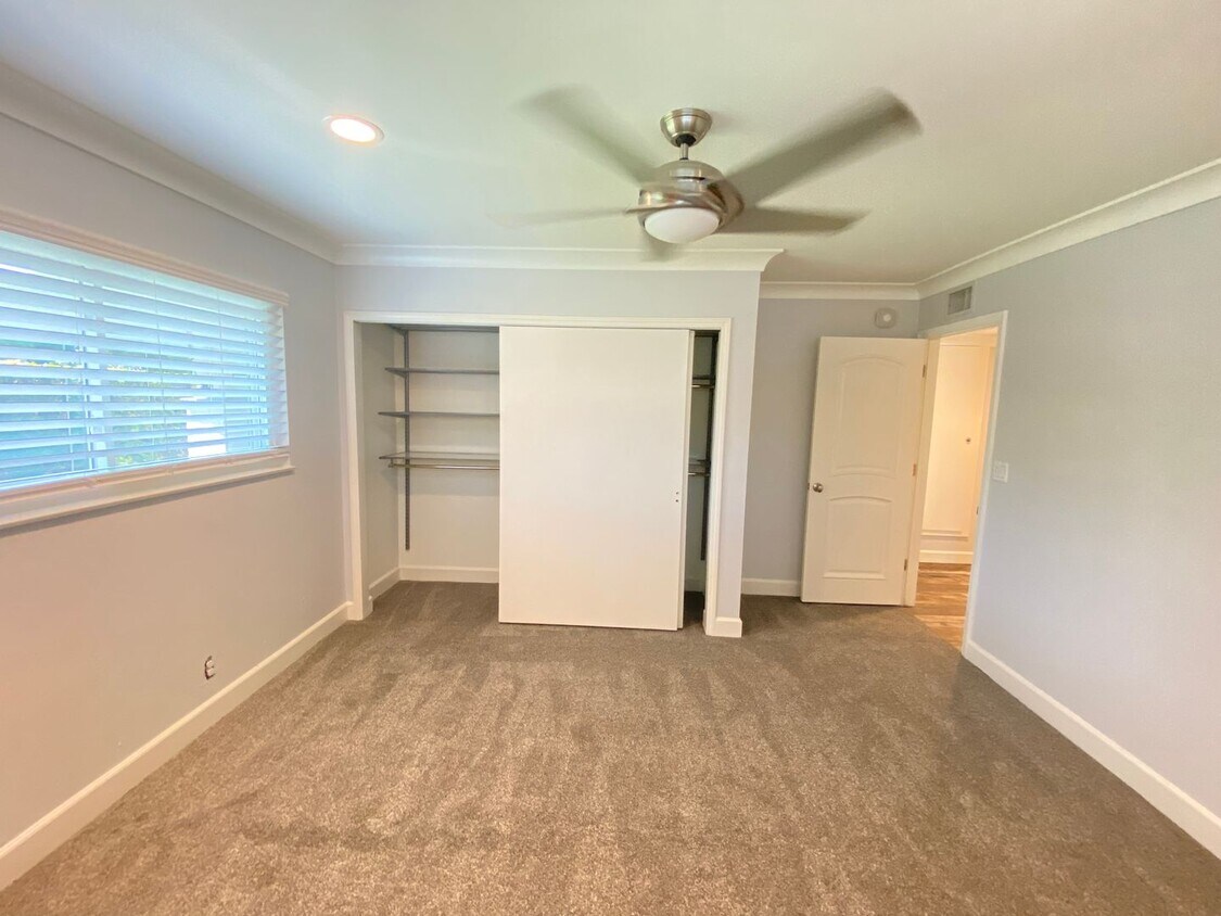 Foto principal - Gorgeous 3 bedroom 2 bath single family ho...
