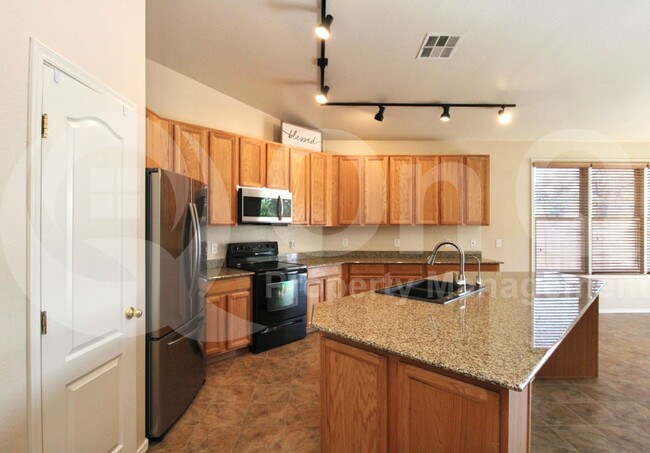 Foto del edificio - 16334 N 172nd Ln