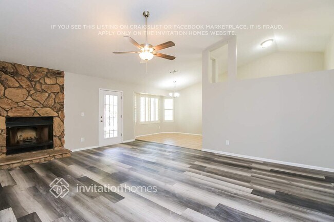 Building Photo - 2402 N Pleasant Dr