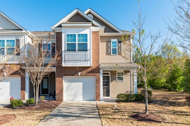 Well Maintained End Unit Townhome with Community Pool! Available July 14th! - Well Maintained End Unit Townhome with Community Pool! Available July 14th!