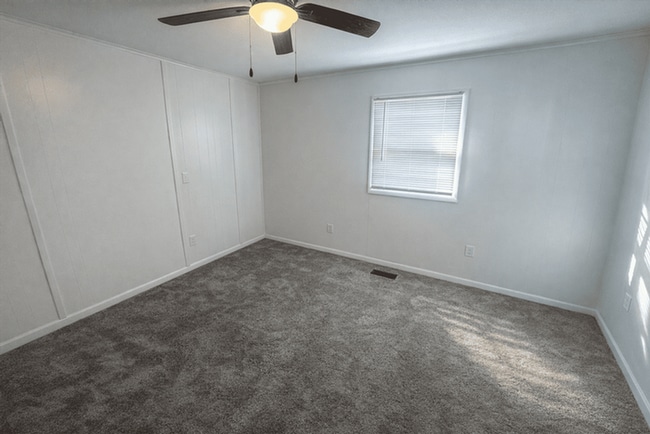 Building Photo - 2430 Mayfair Dr