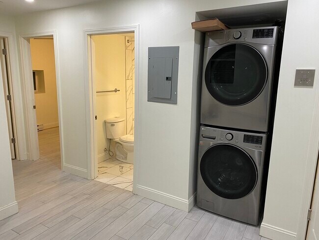 Building Photo - 49 Charter St