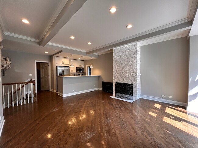 Foto del edificio - 2506 N Greenview Ave