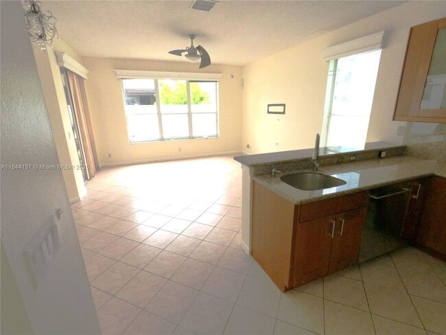 Foto del edificio - 1943 SW 149th Ave