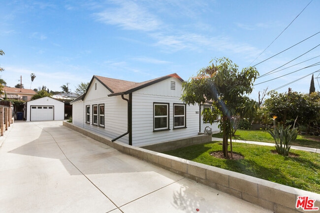 Building Photo - 900 N Avenue 50