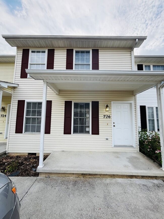 Building Photo - 2 Bedroom, 2.5 Bath Townhouse