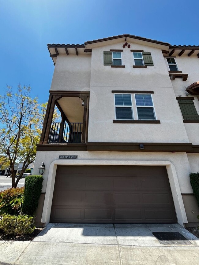 Foto del edificio - Modern Comfort Meets Classic Charm – 4BR H...