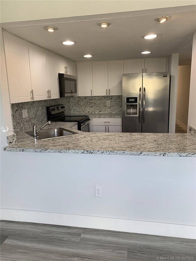Foto del edificio - 1100 SW 104th Ct