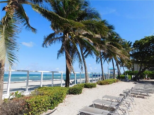 Building Photo - 3001 S Ocean Dr