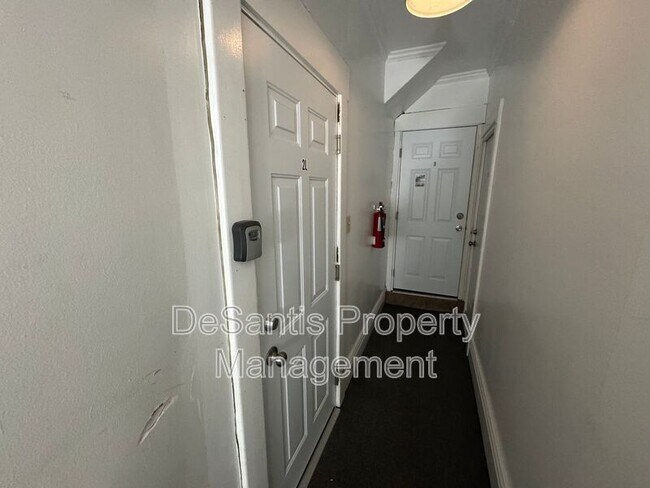 Foto del edificio - 6 Emerson Ave