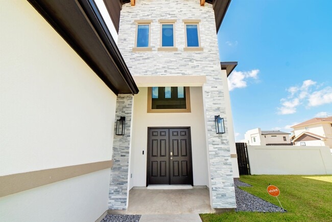 Building Photo - 401 Quieto Dr