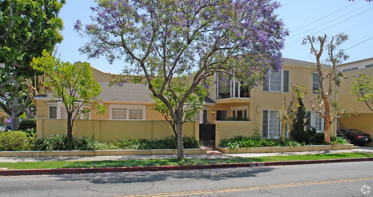 Foto del edificio - Burton Way Apartments