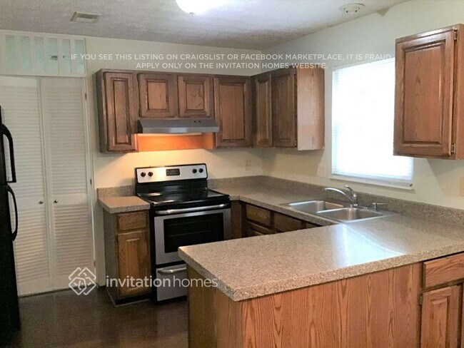 Foto del edificio - 465 Sheringham Ct