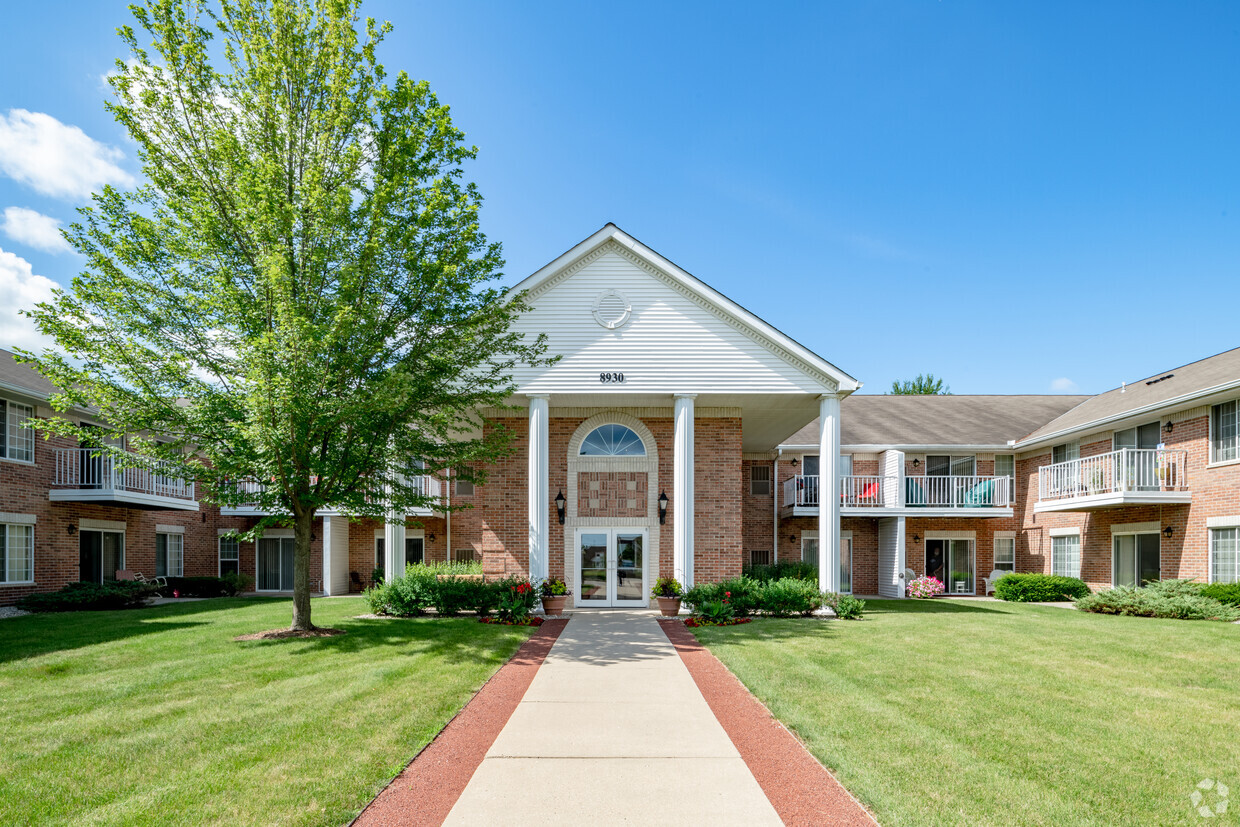 Primary Photo - Foresthill Highlands Apartments & Townhome...