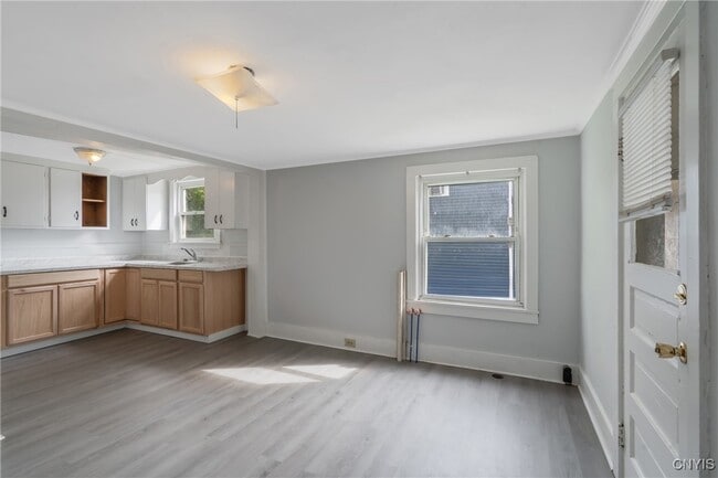 Building Photo - 148 W Cayuga St