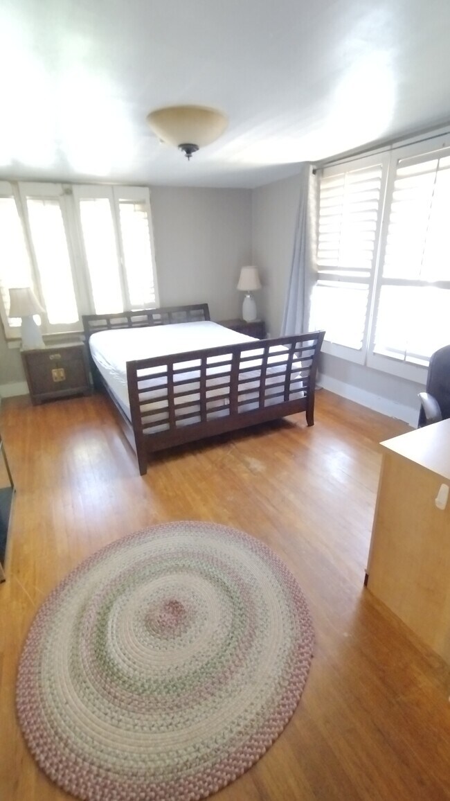 Foto del edificio - 718 NW 32nd St