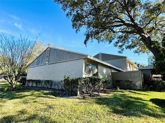 Foto del edificio - 8002 Hibiscus Dr